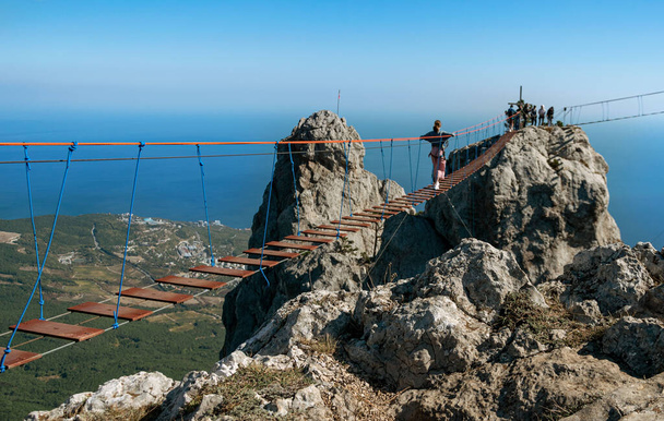 Magnificent views of the highest mountain in the Crimea AI-Petri with a suspended cable bridge. The best walking route for active tourist recreation and tourism. An excellent overview from the height of bird flight. - Fotografie, Obrázek