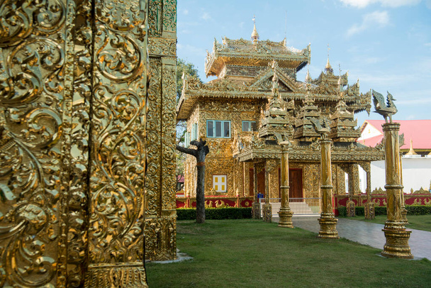 Wat Thai Wattanaram v blízkosti města Mae Sot v provincii Tak v Tahilandu. Thajsko, Mae Sot, listopad, 2019  - Fotografie, Obrázek
