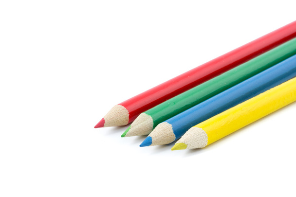 Quatre crayons colorés sur une rangée
 - Photo, image
