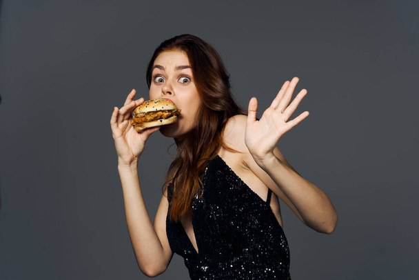 Young beautiful woman with hambyrger. Studio shot - Фото, изображение