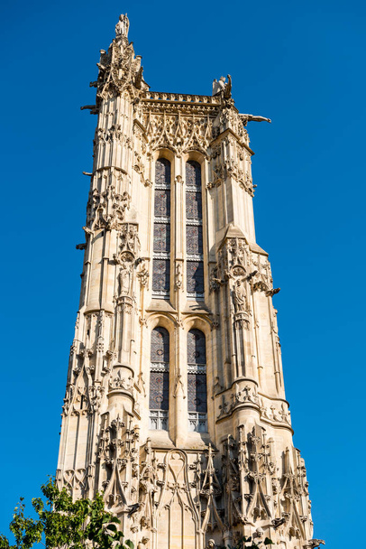 Saint-Jacques Tower, muistomerkki, joka sijaitsee Pariisin 4. kaupunginosassa Ranskassa. Pyhän Jacques La Boucherien tuhoutuneen kirkon jäännökset - Valokuva, kuva