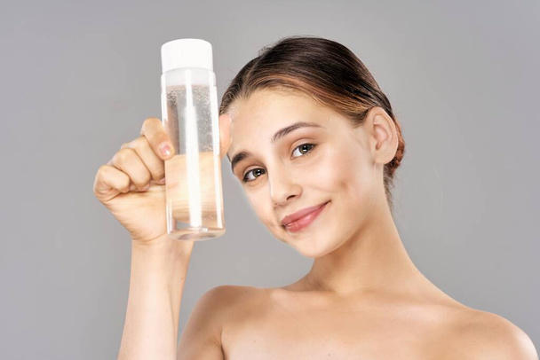 portrait of young beautiful woman with beauty product in studio, isolated - Foto, afbeelding