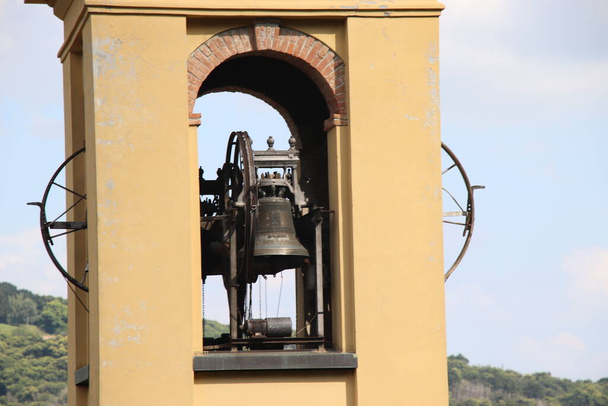 zvonice malého kostela v Itálii - Fotografie, Obrázek