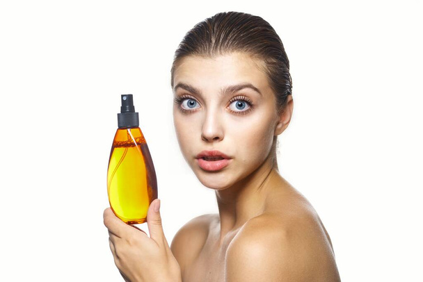 Young woman with beauty product - Φωτογραφία, εικόνα