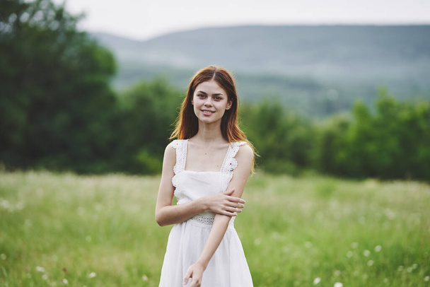 Young beautiful woman posing in countryside  - Foto, Imagem