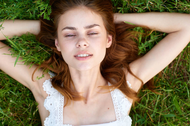young beautiful woman lying on grass - Φωτογραφία, εικόνα
