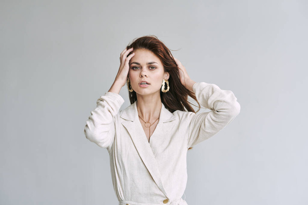 Young beautiful woman posing in studio. Fashion photography - Foto, afbeelding
