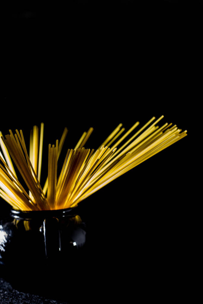  hermosa fotografía de espaguetis con vista lateral de luz trasera
 - Foto, imagen
