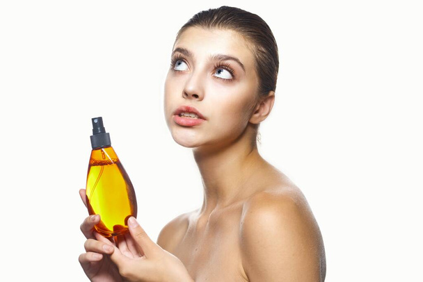 Young woman with beauty product - Foto, afbeelding