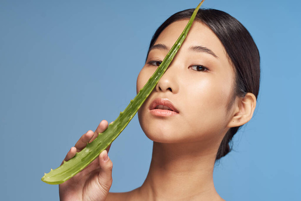Young beautiful asian woman posing  with aloe vera leaf  - Zdjęcie, obraz