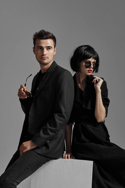 Young beautiful couple in black posing in studio - Foto, Imagem