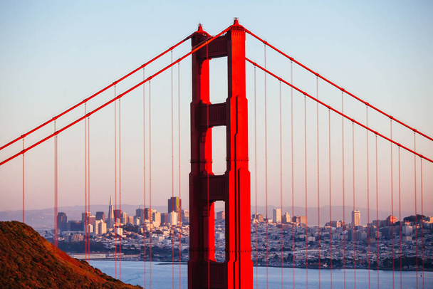 Golden Gate vue au crépuscule
 - Photo, image