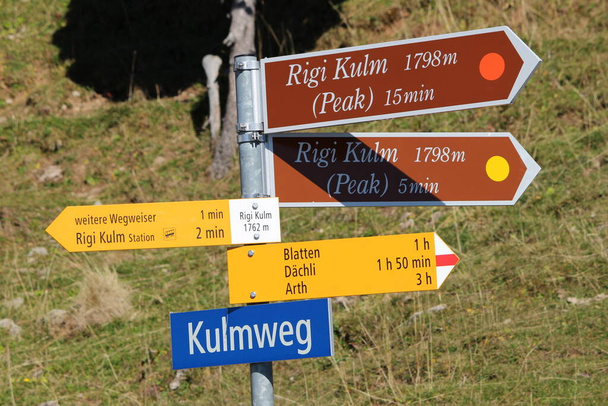 Placa de sinalização de nome de rua em Rigi Kulm, Suíça
. - Foto, Imagem