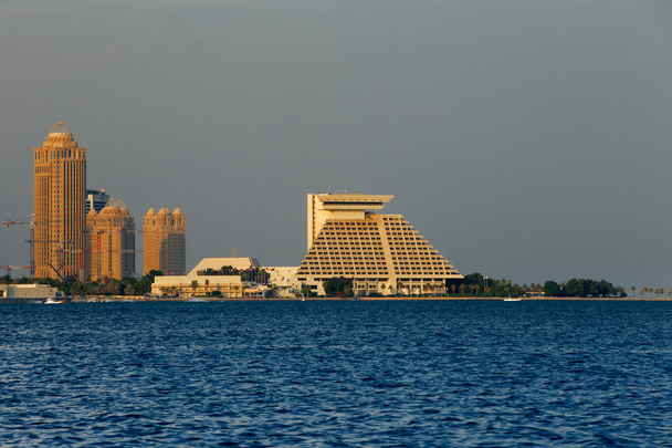 Doha, qatar: de skyline van de hoofdstad is steeds wisselende - Foto, afbeelding