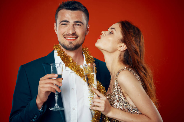 muotokuva nuori kaunis pari juhlii uutta vuotta samppanjaa - Valokuva, kuva