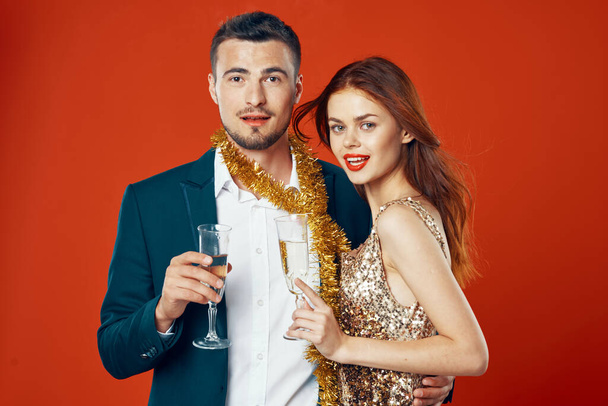 retrato de jovem casal bonito celebrando Ano Novo com champanhe - Foto, Imagem