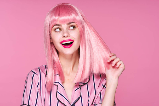young beautiful woman in pink wig  posing in studio  - Fotoğraf, Görsel