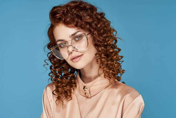 jovem mulher bonita vestindo óculos - Foto, Imagem