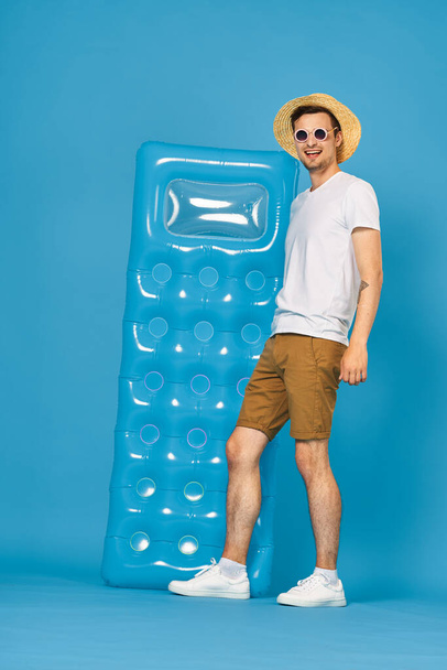 Young man with inflatable mattress - Foto, Imagen
