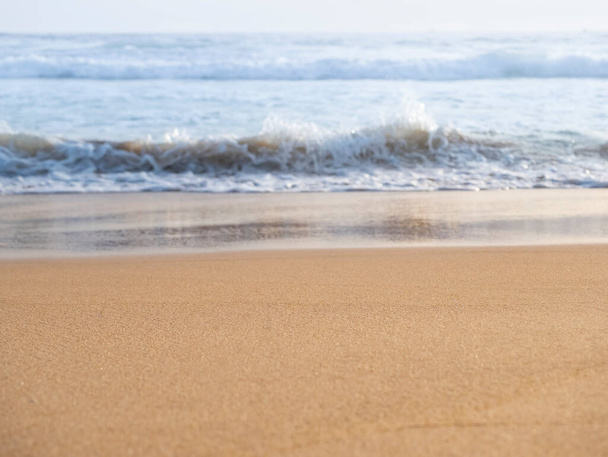 zbliżyć piasek z falą morskiej plaży - Zdjęcie, obraz