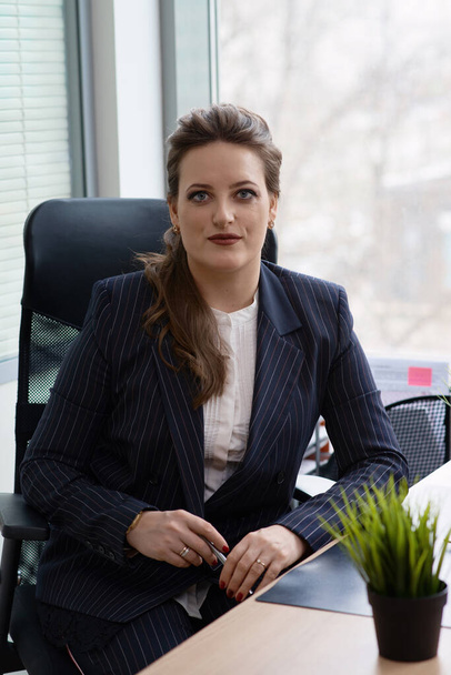 Business woman dressed in elegant style - Fotó, kép