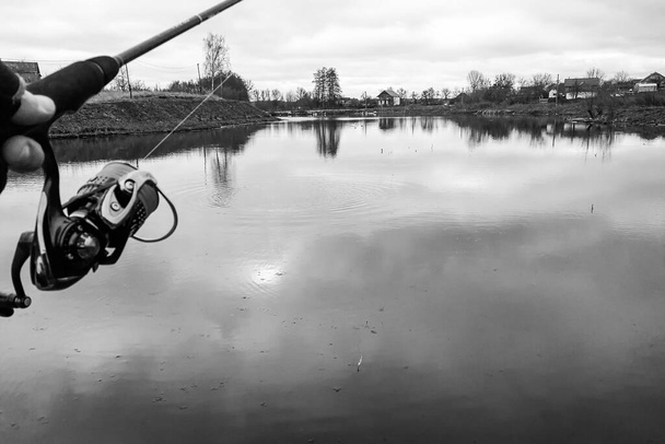 Рыбалка на озере
 - Фото, изображение