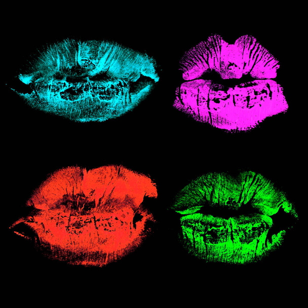 Set von Aufdruck Kuss Neon Lippen isoliert auf schwarzem Hintergrund - Foto, Bild