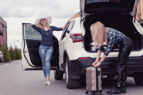 Two young women are going to travel by car - 写真・画像