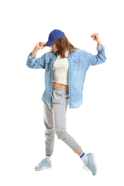 Mooie vrouwelijke hip-hop danser geïsoleerd op wit - Foto, afbeelding