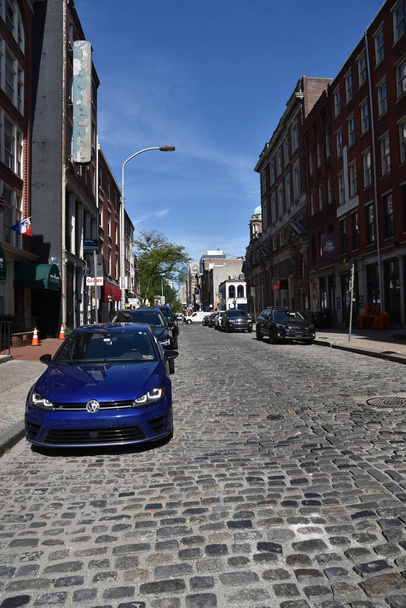 Philadelphia, PA/USA - June 26, 2019: Cobblestone street in historic Old Towne Philadelphia - Fotoğraf, Görsel