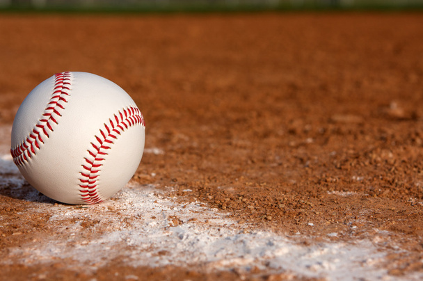 Baseball auf dem Outfield-Rasen - Foto, Bild