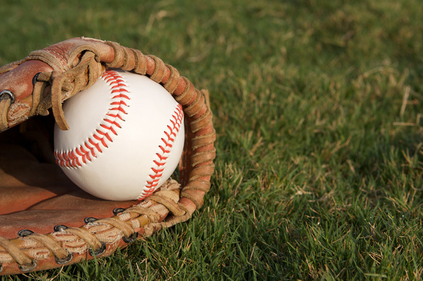 Baseball auf dem Außenfeld - Foto, Bild