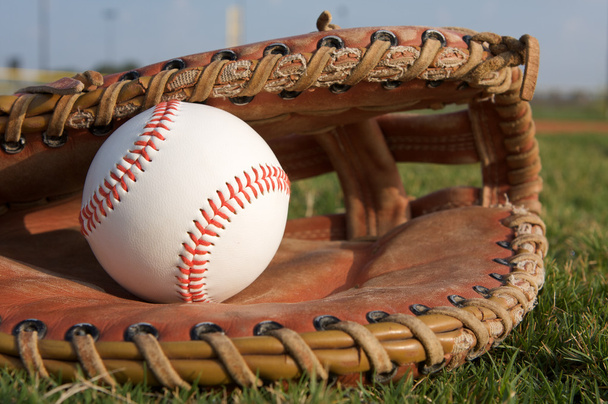 Beyzbol outfield üzerinde - Fotoğraf, Görsel