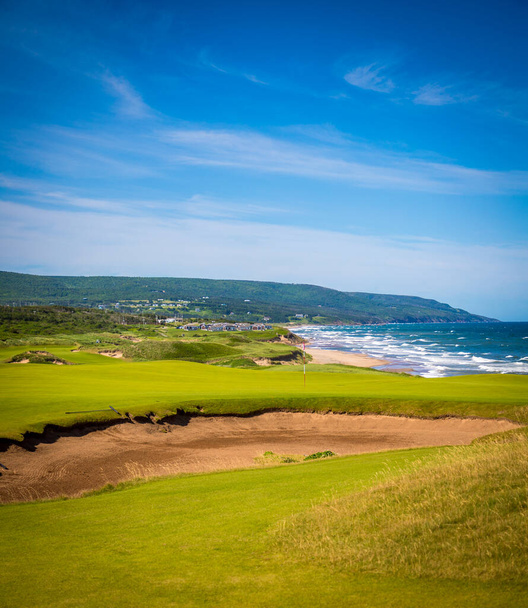 pole golfowe w Nowej Szkocji z widokiem na Ocean Atlantycki - Zdjęcie, obraz