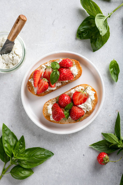 bruschettas with strawberries - Фото, изображение