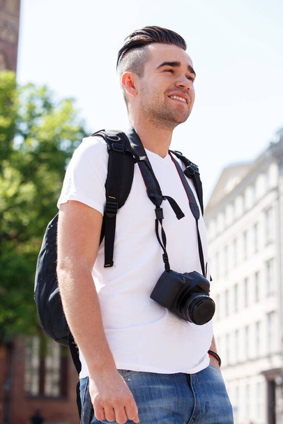 Tourist. Man during vacation trip - Foto, Imagem