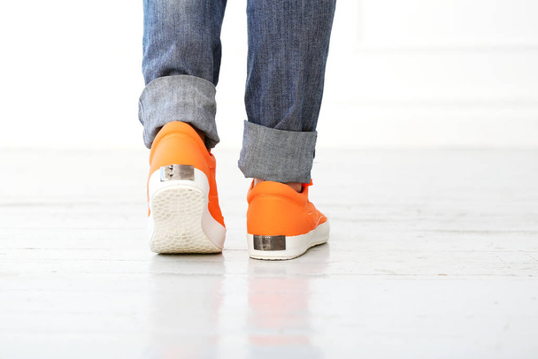 Žena v oranžových botách - Fotografie, Obrázek