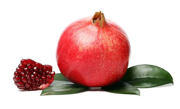Νόστιμα, εξωτικά φρούτα ροδιού σε λευκό φόντο - Φωτογραφία, εικόνα