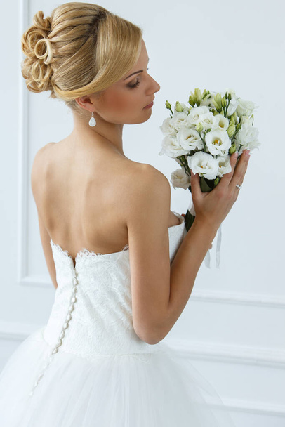 Wedding. Attractive bride with beautiful bouquet - Photo, Image