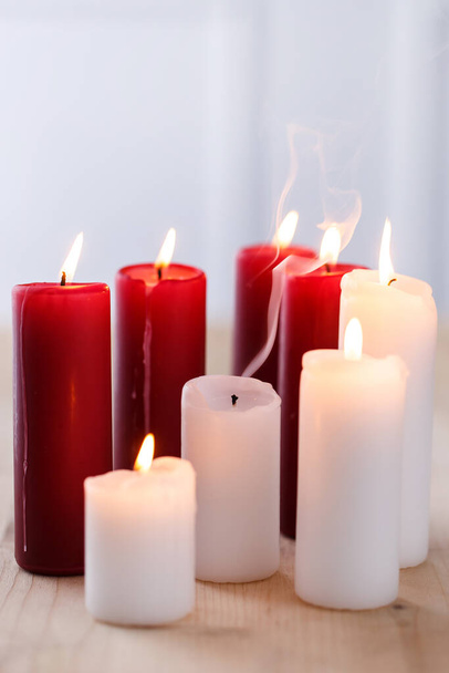 candele sul tavolo - Foto, immagini