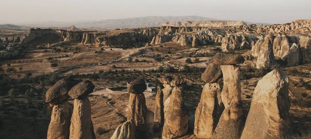 Чудовий краєвид з висоти Горем, Каппадокія, індичка, гора скель вранці - Фото, зображення