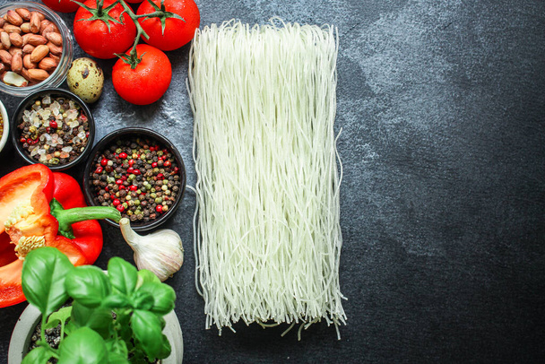 rizs tésztaMenu koncepció szolgáló méret. élelmiszer háttér felső nézet másolás hely textorganic egészséges táplálkozás - Fotó, kép