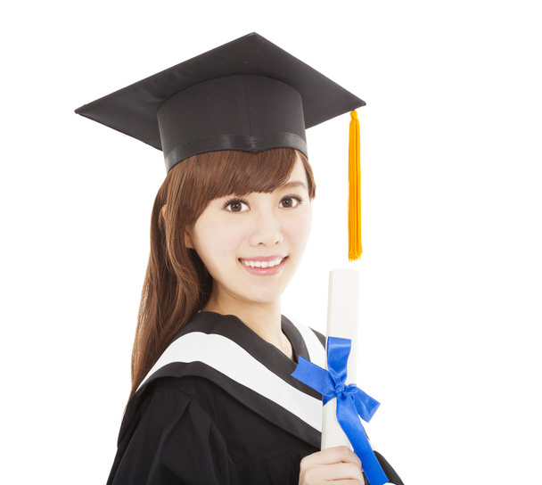 meisje van de afgestudeerde student houden en tonen van diploma - Foto, afbeelding