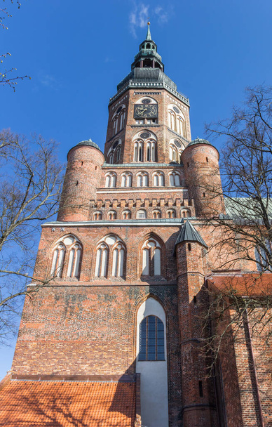 Dom St. Nikolain kirkon torni Greifswaldissa, Saksassa
 - Valokuva, kuva