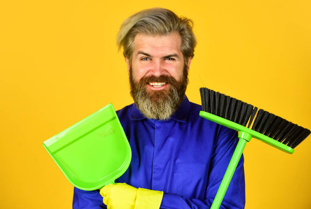 Where have you been. husband cleaning house. Housework and domestic duty. Male janitor with cleaning supply. sweeping the floor. man cleaner. bearded man cleaning with mop. Janitor in gloves - Zdjęcie, obraz