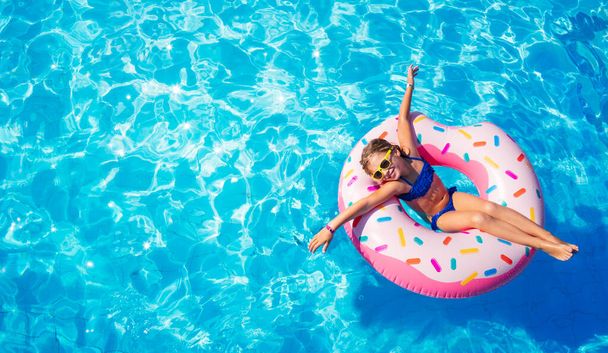 Funny Child On Inflatable Donut In Pool - Foto, imagen