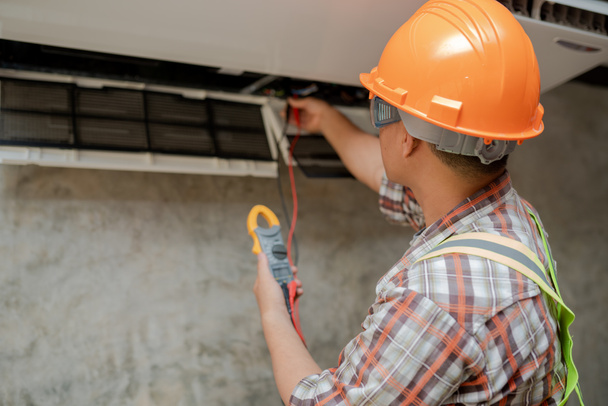 Ar condicionado serviço técnico de reparação em casa
 - Foto, Imagem