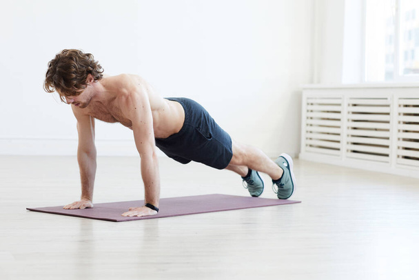 Man exercising in gym - Fotó, kép