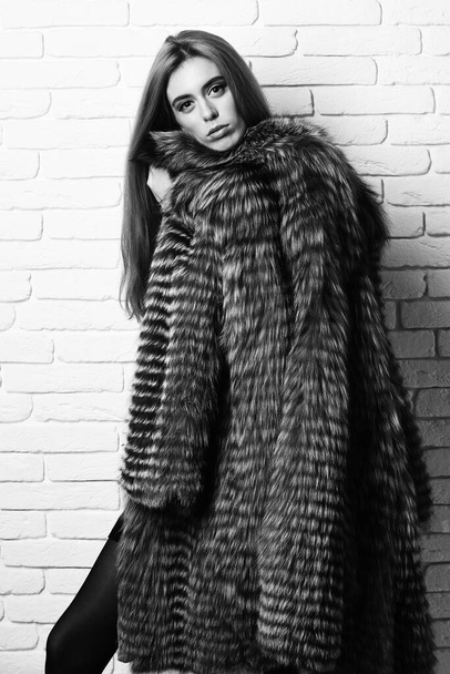 fashionable sexy woman in fur - Φωτογραφία, εικόνα