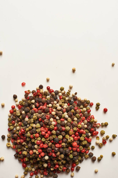 Pimienta en grano tricolor - Фото, изображение